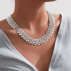 18k white gold plated.